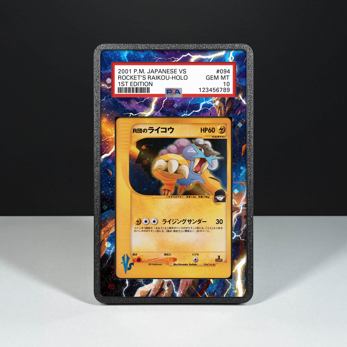 Rocket's Raikou 094/141 - Schutzhülle mit erweitertem Artwork für gegradete Karten
