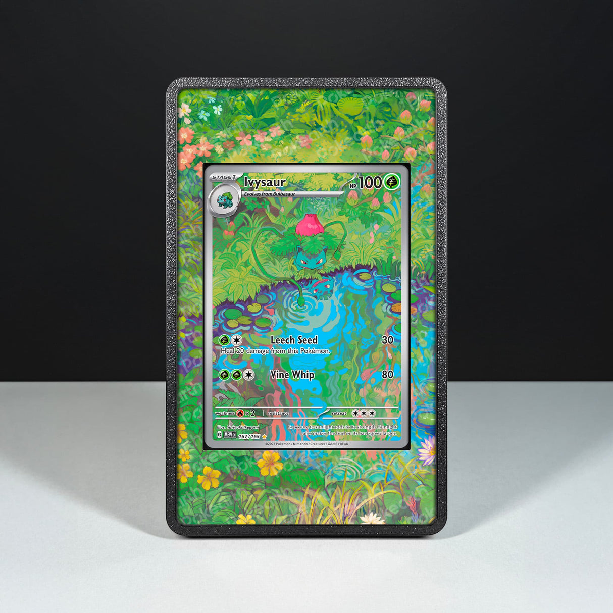 Ivysaur 167/165 - Custodia con Artwork Esteso per Carte Pokémon - Display Case Extended Artwork Pokearth