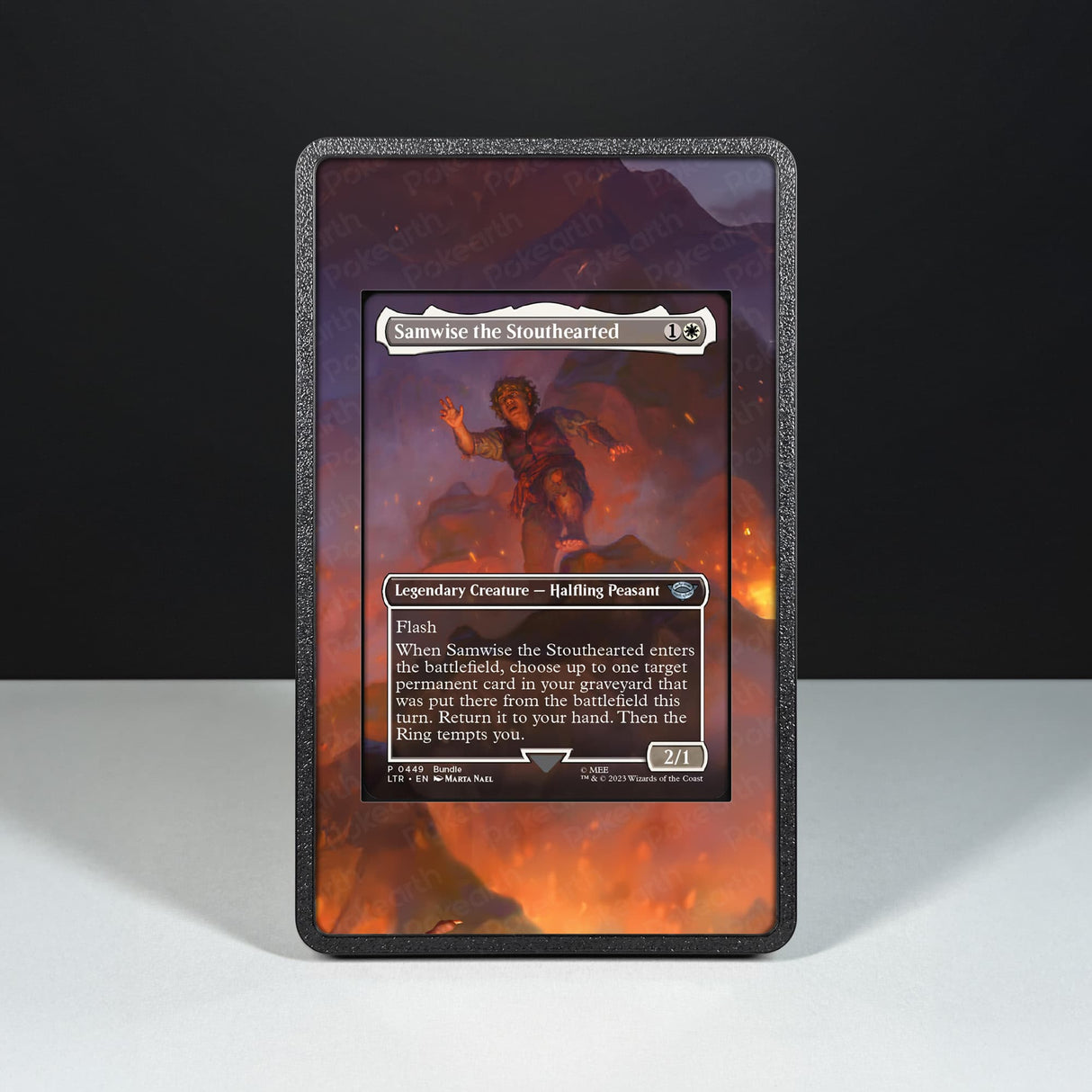 Samwise dal Cuore Intrepido 449 - Custodia con Artwork Esteso per Carte Magic - Display Case Extended Artwork Pokearth
