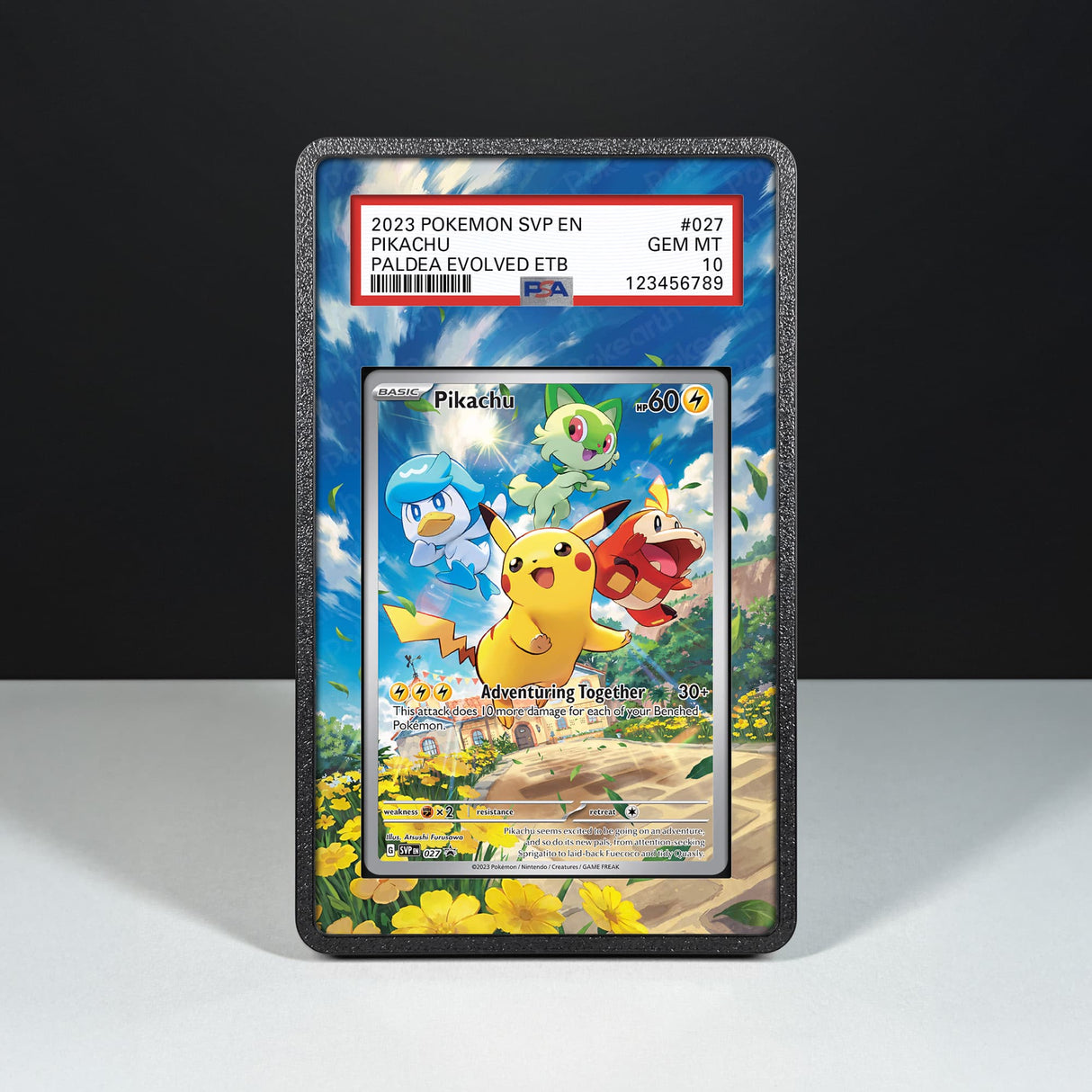 Pikachu SVP 027 - Custodia con Artwork Esteso per Carte Gradate