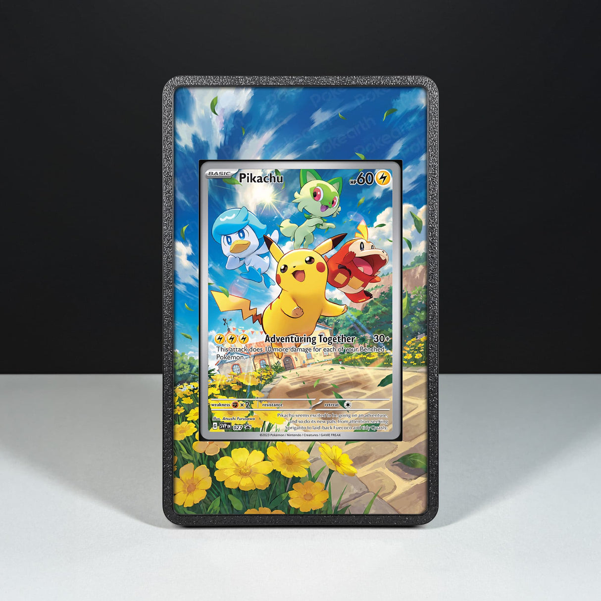 Pikachu SVP 027 - Custodia con Artwork Esteso per Carte Pokémon