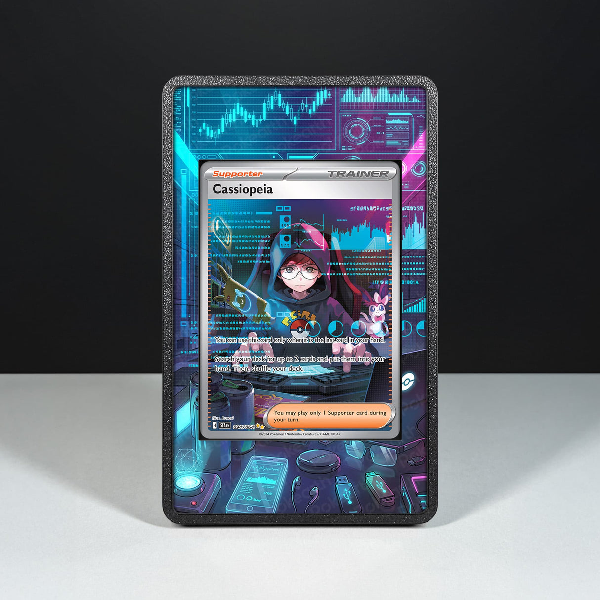 Cassiopea 094/064 - Custodia con Artwork Esteso per Carte Pokémon - Display Case Extended Artwork Pokearth