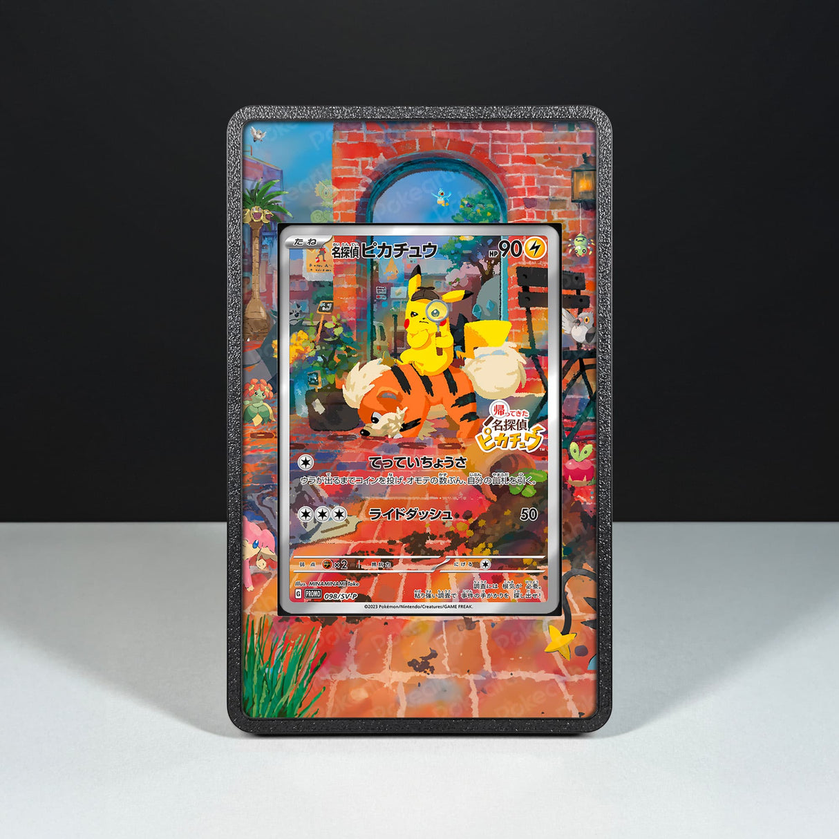 Detective Pikachu 098/SV-P - Custodia con Artwork Esteso per Carte Pokémon - Display Case Extended Artwork Pokearth