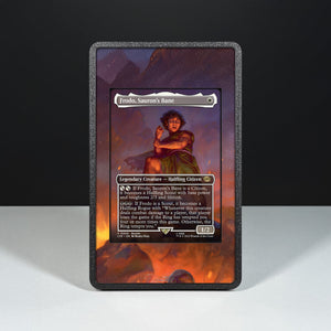 Frodo, Flagello di Sauron 448 - Custodia con Artwork Esteso per Carte Magic - Display Case Extended Artwork Pokearth
