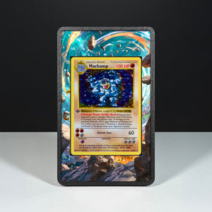 Machamp 8/102 - Custodia con Artwork Esteso per Carte Pokémon - Display Case Extended Artwork Pokearth