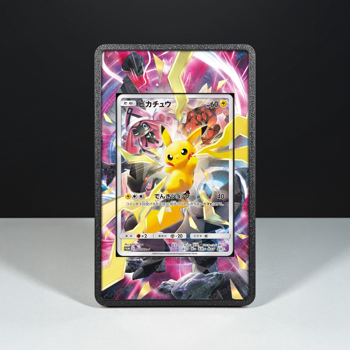 Pikachu 400/SM-P - Custodia con Artwork Esteso per Carte Pokémon - Display Case Extended Artwork Pokearth