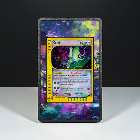 Celebi 145/144 - Custodia con Artwork Esteso per Carte Pokémon - Display Case Extended Artwork Pokearth