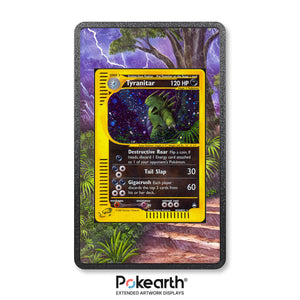 Tyranitar H28/H32 - Custodia con Artwork Esteso per Carte Pokémon - Display Case Extended Artwork Pokearth