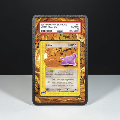 Ditto 51/144 – Hülle mit erweitertem Artwork für gegradete Karten