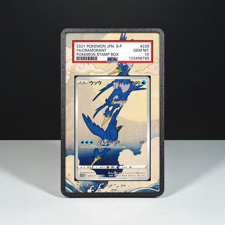 Cramorant 226/S-P - Acryl-Schutzhülle für gegradete Karten mit erweitertem Artwork