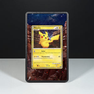 Pikachu PW (Englisch) – Extended-Artwork-Hülle für Pokémon-Karten