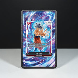 Son Goku FB04-129 - Custodia con Artwork Esteso per Carte Dragon Ball - Display Case Extended Artwork Pokearth