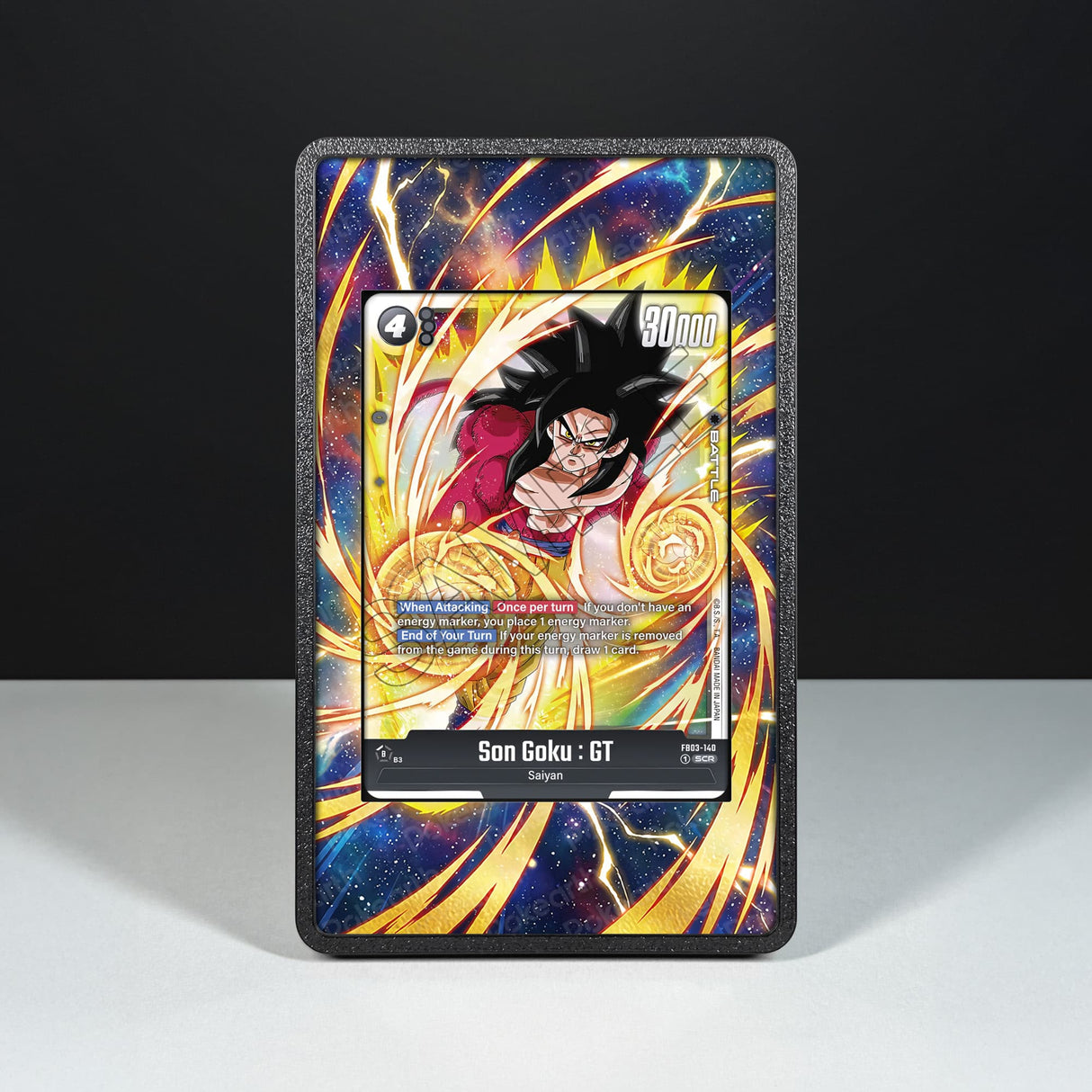 Son Goku FB03-140 - Custodia con Artwork Esteso per Carte Dragon Ball - Display Case Extended Artwork Pokearth