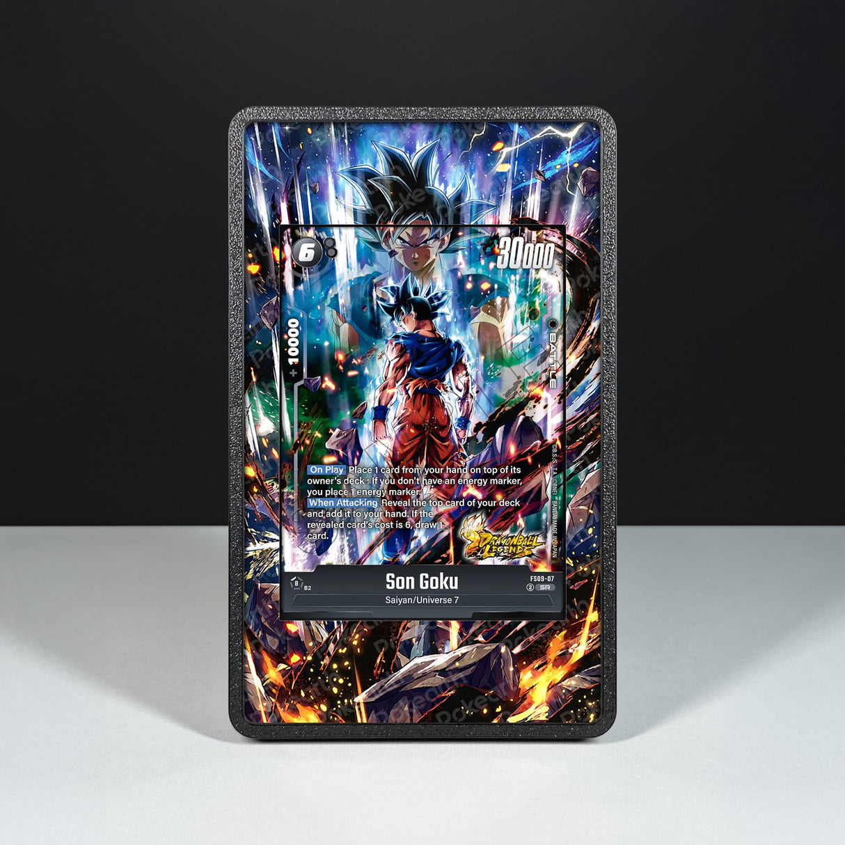 Son Goku FS09-07 - Custodia con Artwork Esteso per Carte Dragon Ball - Display Case Extended Artwork Pokearth