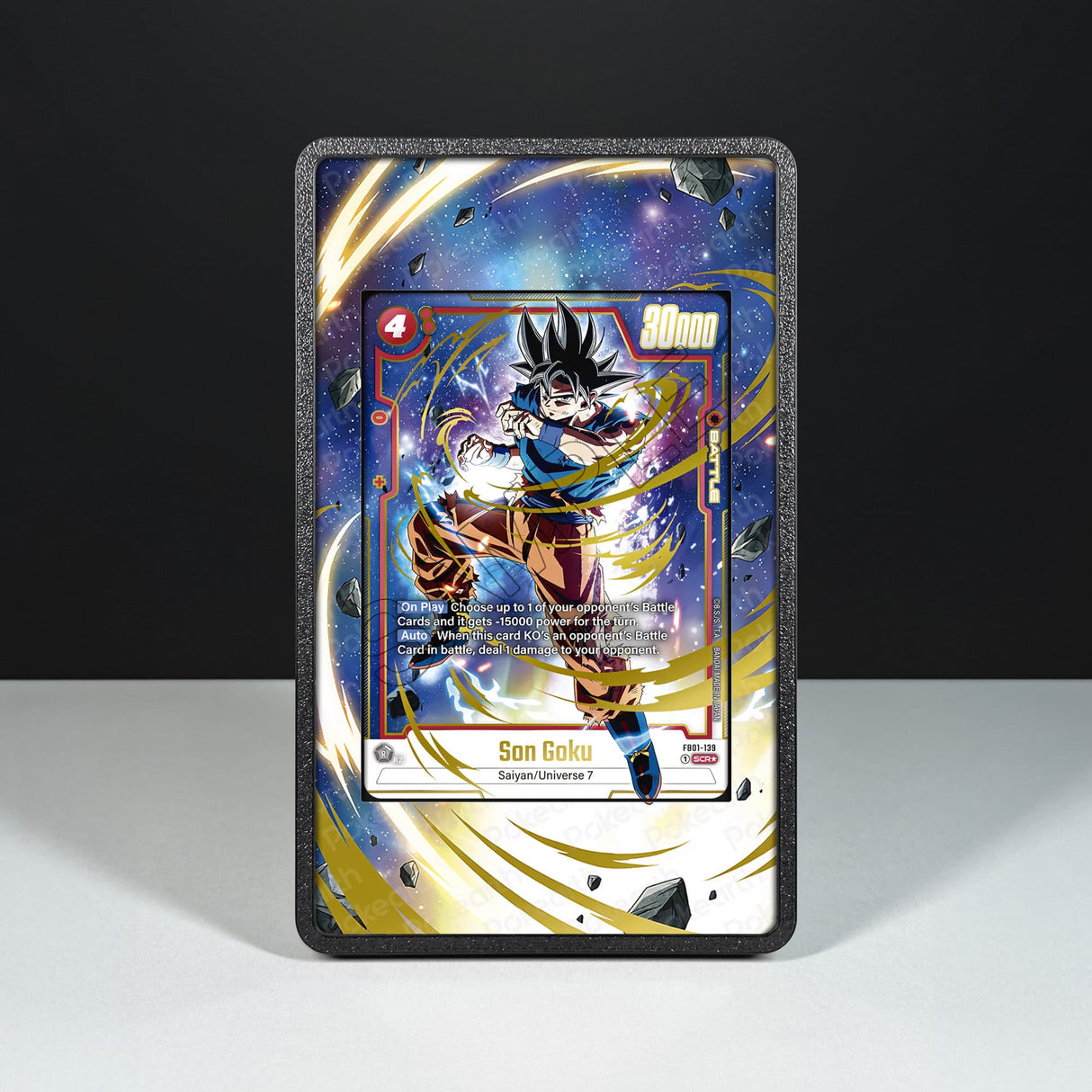 Son Goku FB01-139 - Custodia con Artwork Esteso per Carte Dragon Ball - Display Case Extended Artwork Pokearth