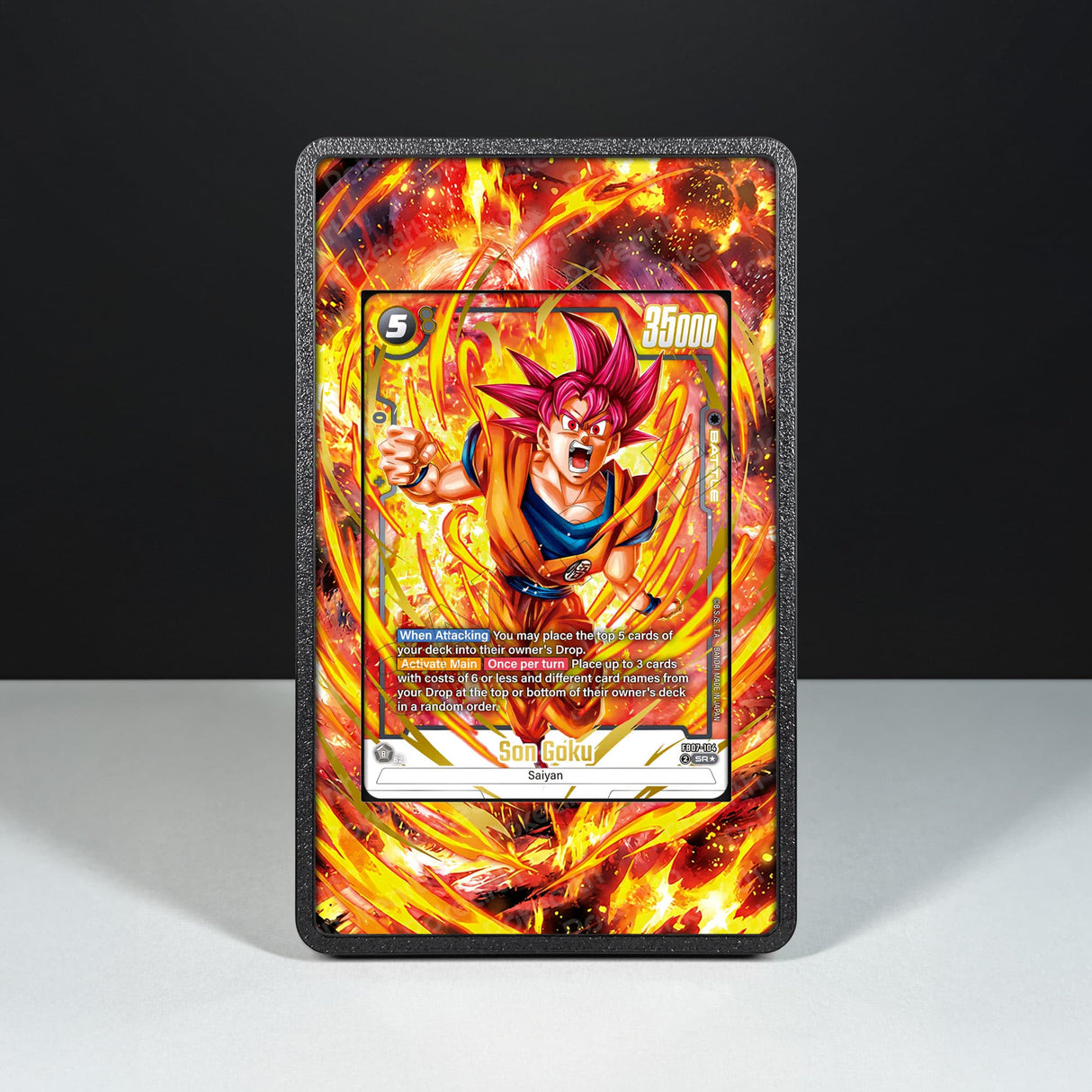 Son Goku FB07-104 - Custodia con Artwork Esteso per Carte Dragon Ball - Display Case Extended Artwork Pokearth