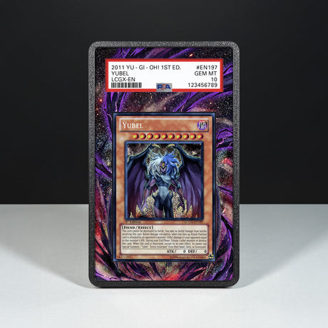 Yubel EN197 - Custodia con Artwork Esteso per Carte Gradate - Display Case Extended Artwork Pokearth
