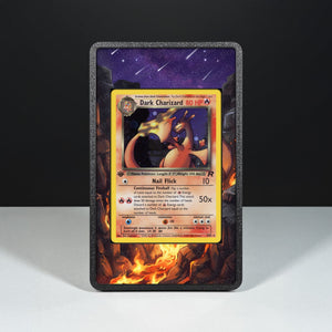 Dark Charizard 4/82 - Custodia con Artwork Esteso per Carte Pokémon - Display Case Extended Artwork Pokearth